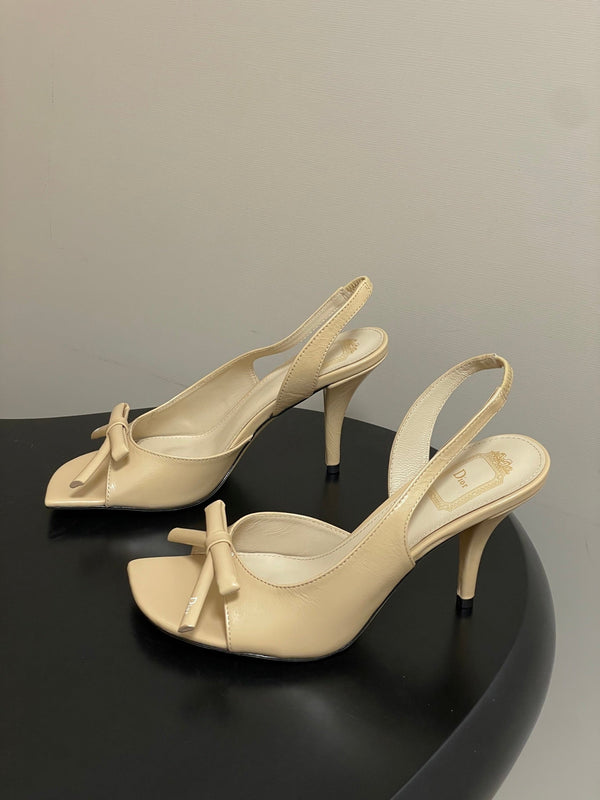 CD 26 Escarpins à bride arrière 85 Cuir verni beige 593607