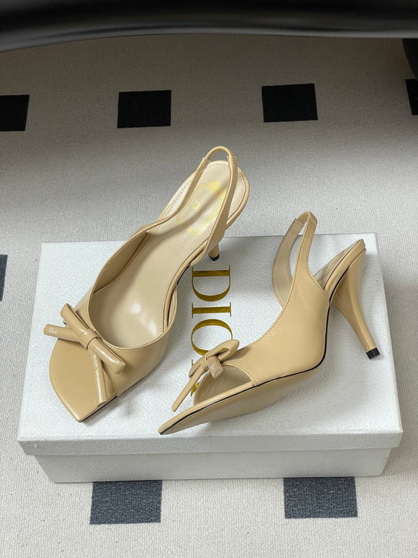 CD 26 Escarpins à bride arrière 85 Cuir verni beige 593607
