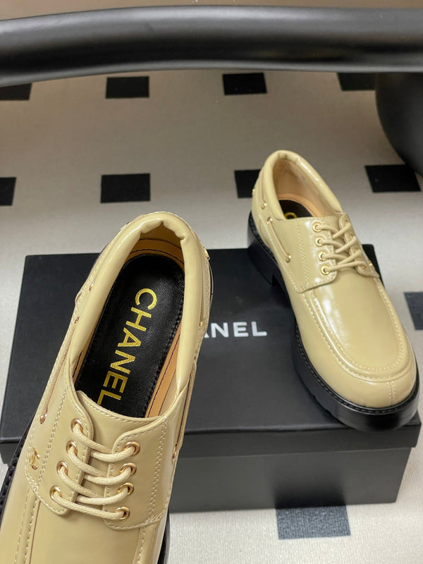 Mocassin à lacets CC 26 en agneau beige 594247