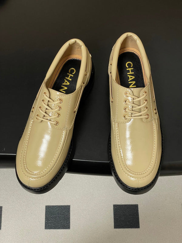 Mocassin à lacets CC 26 en agneau beige 594247