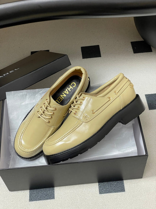 Mocassin à lacets CC 26 en agneau beige 594247