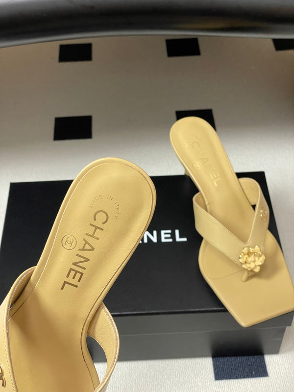 CC 26s Camellia High-Heeled Sandals Square Toe 6cm Beige Leather 834727