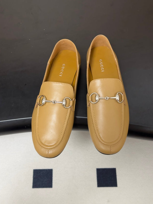 GG 26s Horsebit Loafers Flat Beige Glossy Leather 952566