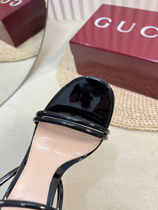 SANDALO ALTO 10 CM IN VITELLO NERO LUCIDO