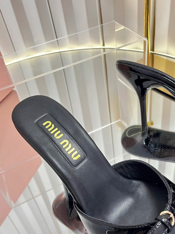 Miu Buckle Mules 8.5cm Black Patent Leather 880205