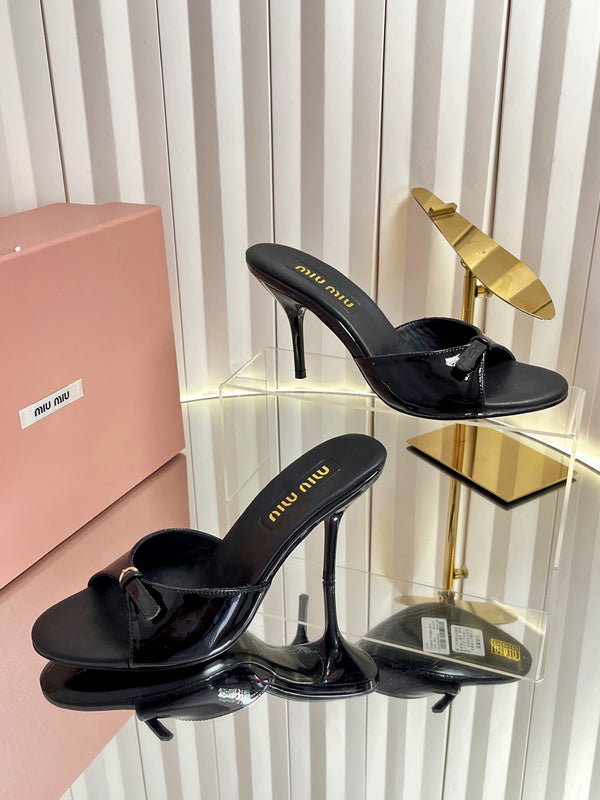 Miu Buckle Mules 8.5cm Black Patent Leather 880205