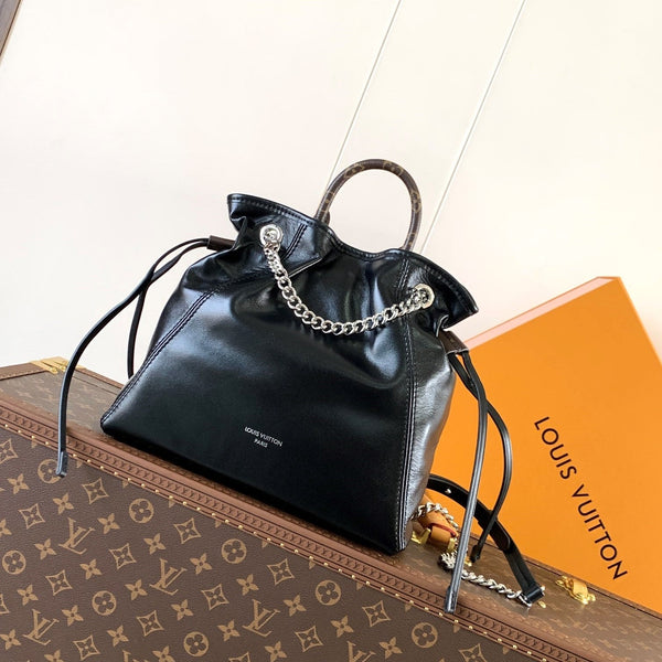 Zaino LV Off Duty 24 cm in pelle di agnello nera argentata HW