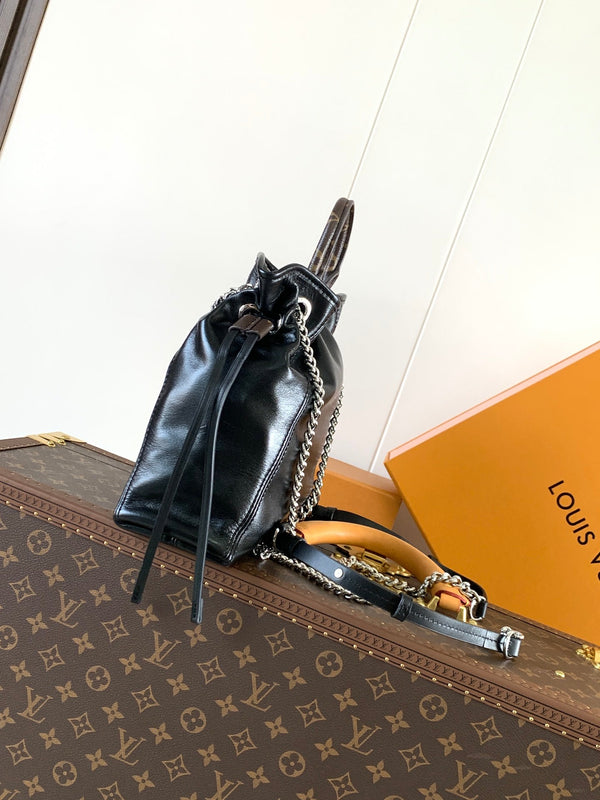 Zaino LV Off Duty 24 cm in pelle di agnello nera argentata HW