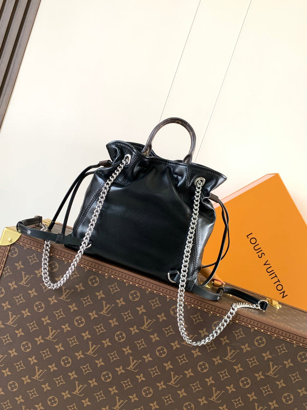 Zaino LV Off Duty 24 cm in pelle di agnello nera argentata HW