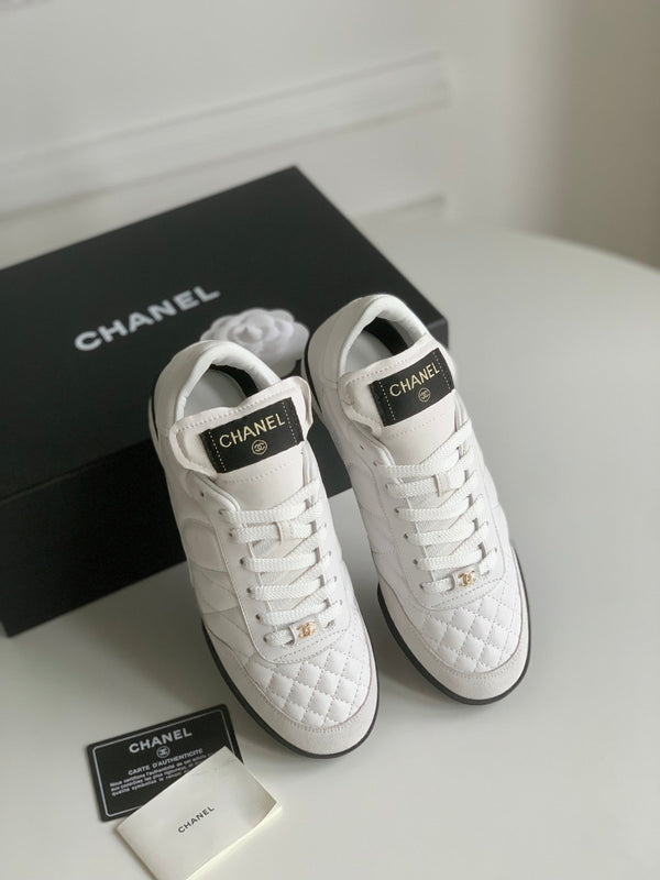 Sneaker CC in pelle di agnello bianca trapuntata 143556
