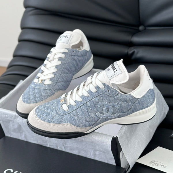SNEAKER CC IN PELLE DI AGNELLO RICAMATA BIANCA E AZZURRA