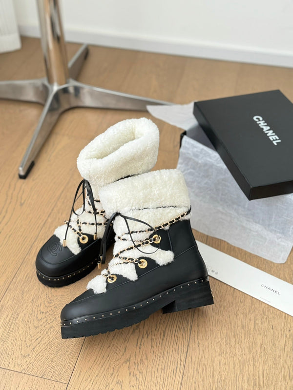 CC CHUNKY SKATEBOARDING BOOTS IN WHITE SMOOTH FLEECE MIX BLACK CALFSKIN