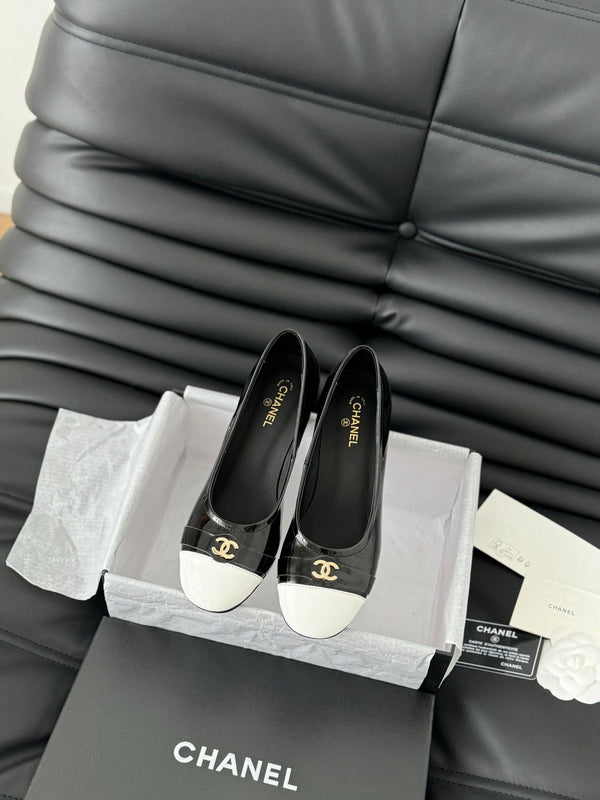 Scarpe con tacco alto CC in pelle di agnello lucida nera e bianca