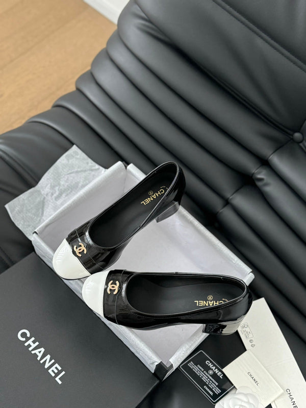 Scarpe con tacco alto CC in pelle di agnello lucida nera e bianca
