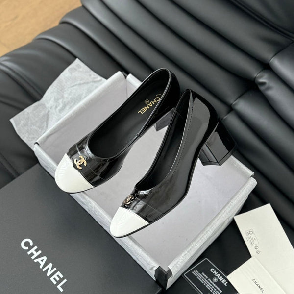 Scarpe con tacco alto CC in pelle di agnello lucida nera e bianca