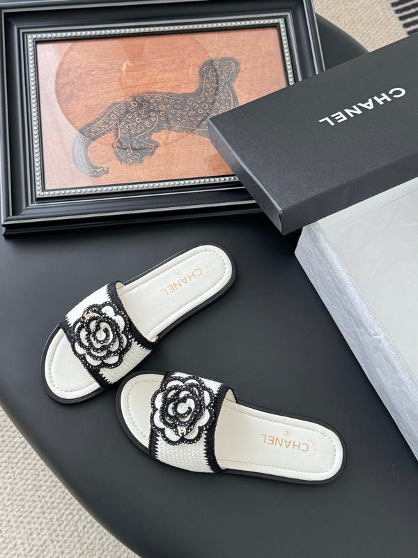 CC 25 Flower Slippers White Knitted 305303