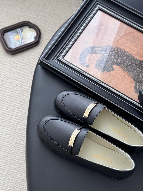 CC 25K Vintage Finition Main Loafers Black Calfskin 458641