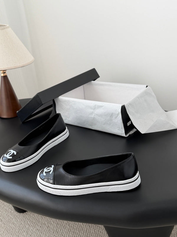 CC 26P Ballet Flat Black Patent Leather Lambskin 670804