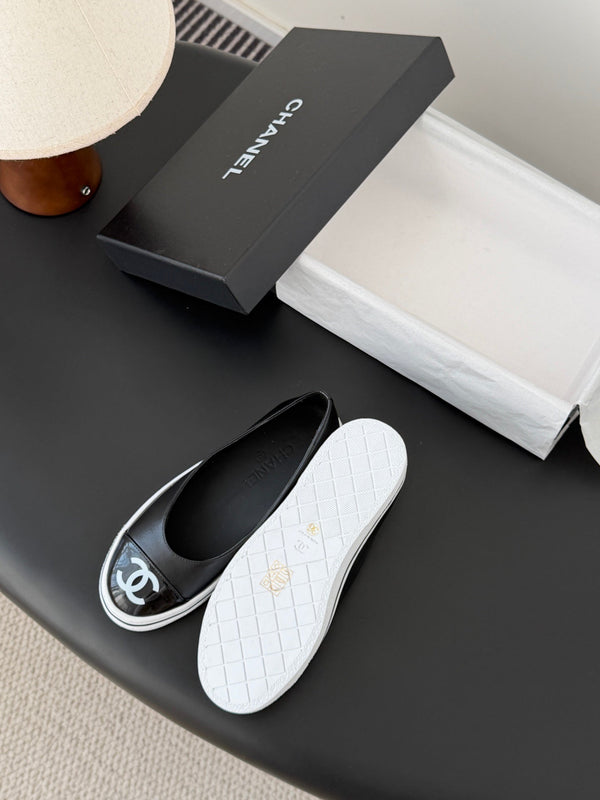 CC 26P Ballet Flat Black Patent Leather Lambskin 670804