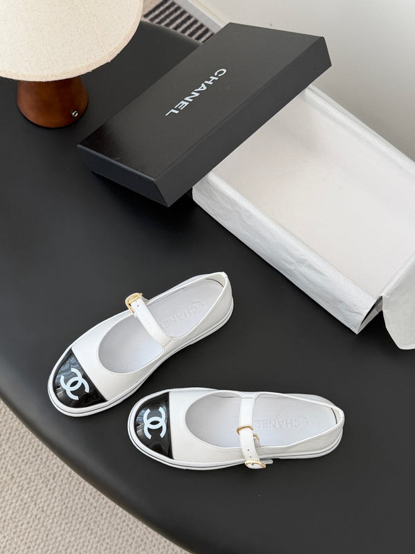 CC 26P Mary Jane Cuir verni noir et blanc Agneau 670806