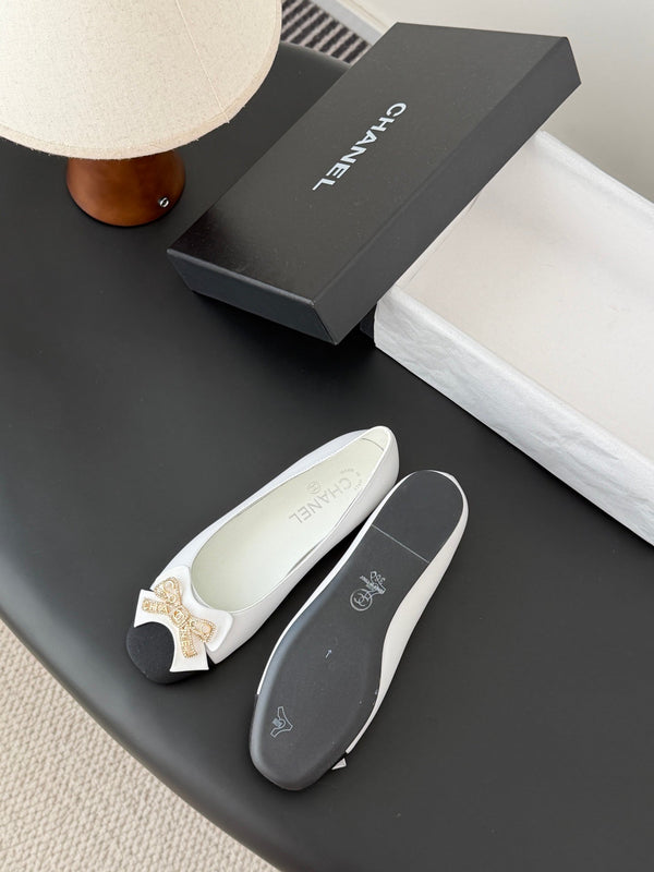 CC 26K Bow Ballet Flat White Black Lambskin Canvas 670829