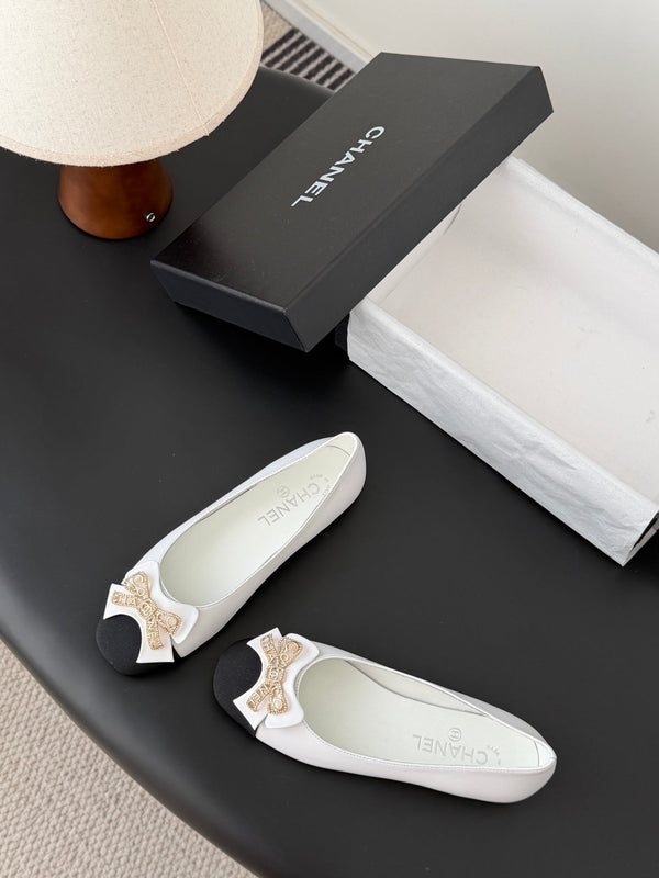 CC 26K Bow Ballet Flat White Black Lambskin Canvas 670829