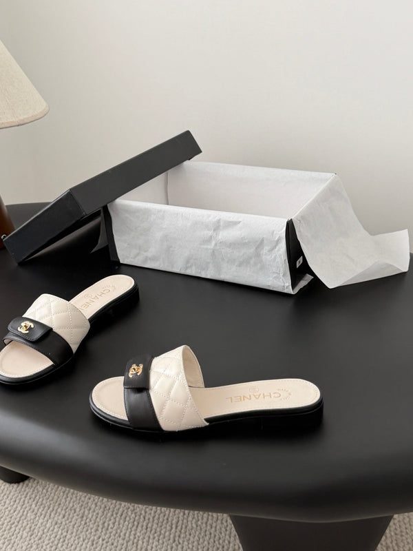 CC 26C Pantoufles Blanches Agneau Matelassé 670606