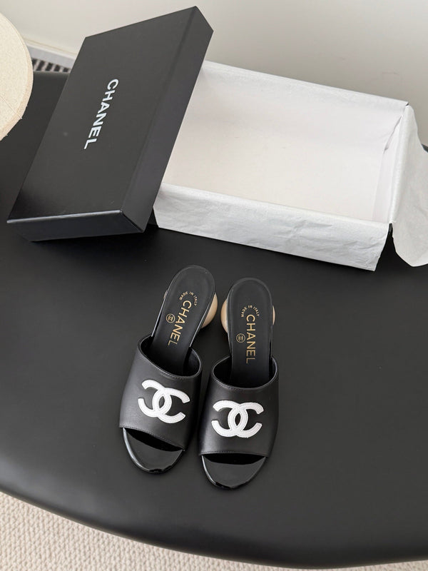 CC 26SS Slippers 7cm Black Lambskin Patent Leather 670610