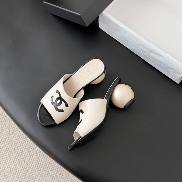 CC 26SS Slippers 7cm Black White Lambskin Patent Leather 670613
