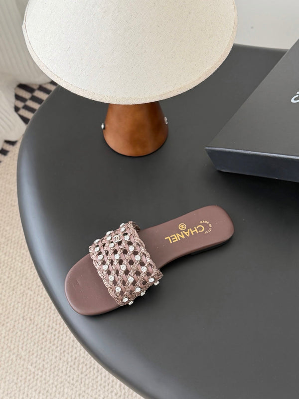 CC 26SS Chaussons Chocolat Agneau Tressé 670624