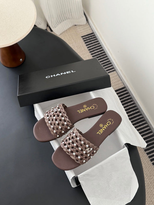 CC 26SS Chaussons Chocolat Agneau Tressé 670624