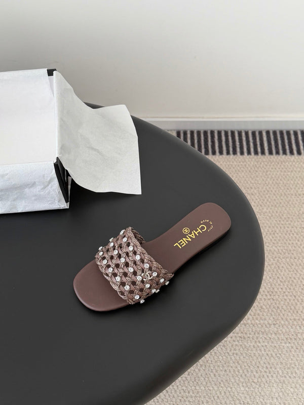 CC 26SS Chaussons Chocolat Agneau Tressé 670624