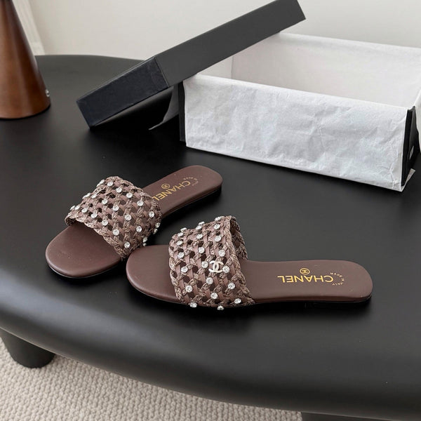 CC 26SS Chaussons Chocolat Agneau Tressé 670624