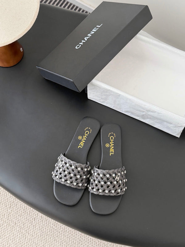 CC 26SS Chaussons Agneau Tressé Noir 670625