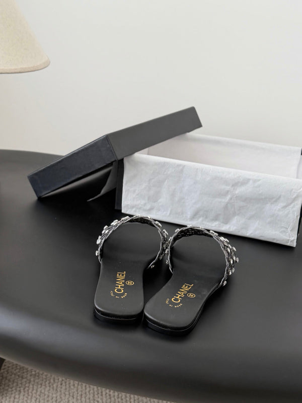 CC 26SS Chaussons Agneau Tressé Noir 670625