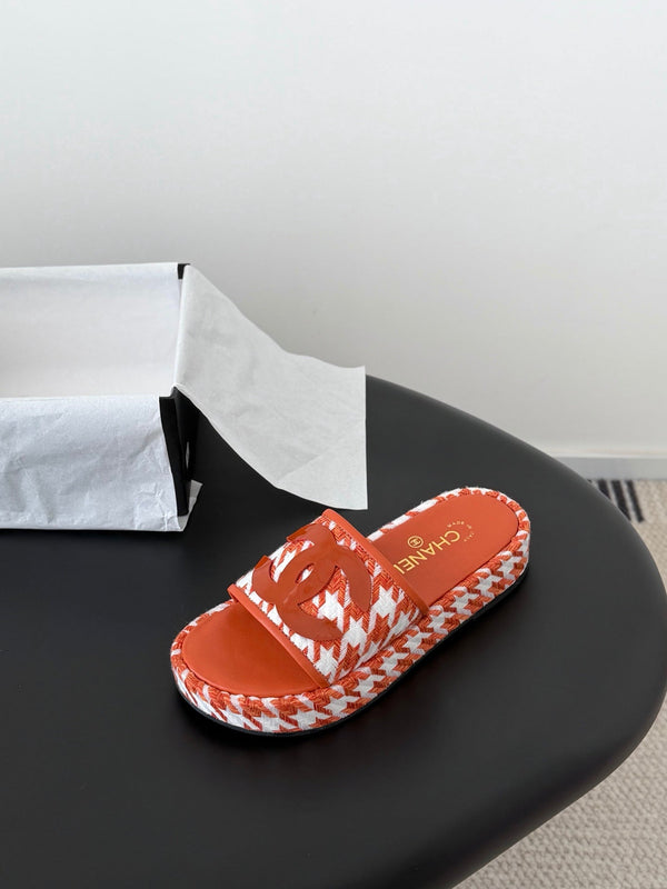 CC 26ss Slippers White Red Sheepskin Woven 670370