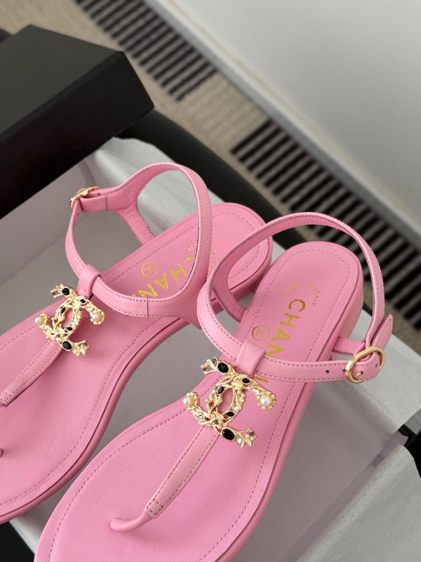 CC Sandales à brides en peau de mouton rose 670391