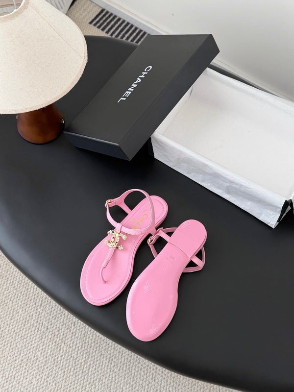 CC Sandales à brides en peau de mouton rose 670391