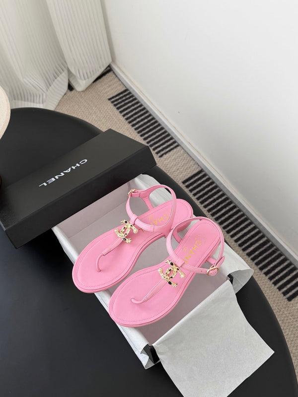 CC Sandales à brides en peau de mouton rose 670391