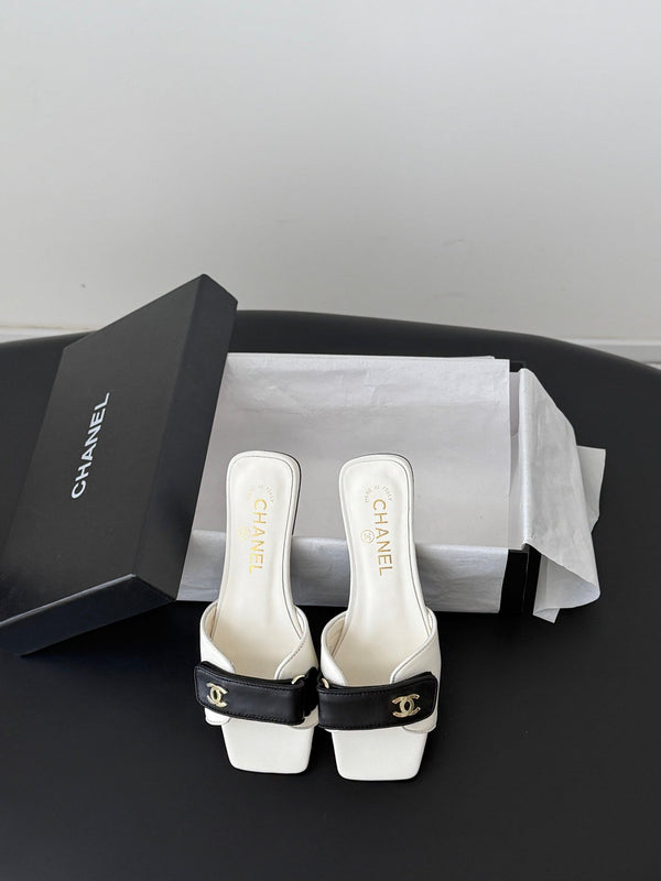 CC 26s Buckle Slippers White Black Leather 829739