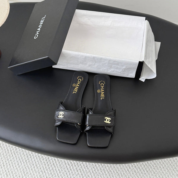 CC 26s Buckle Slippers Black Leather 829744