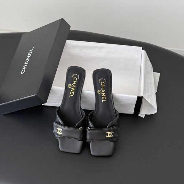 CC 26s Buckle Slippers Black Leather 829744