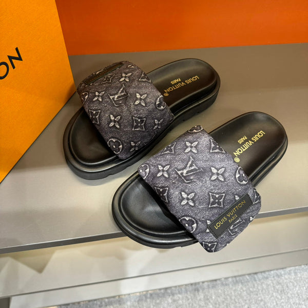 LV VELCRO SLIPPERS IN ASH GREY MONOGRAM JACQUARD
