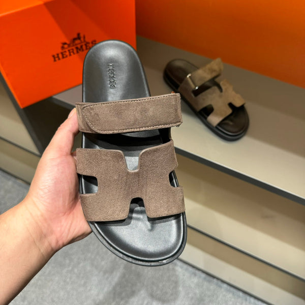 HM CHYPRE SANDAL BROWN SUEDE