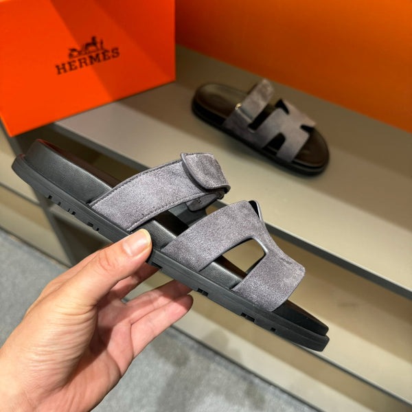 HM CHYPRE SANDAL BRIGHT GRAY SUEDE