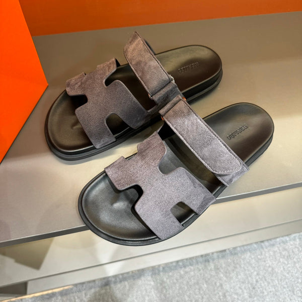 HM CHYPRE SANDAL BRIGHT GRAY SUEDE