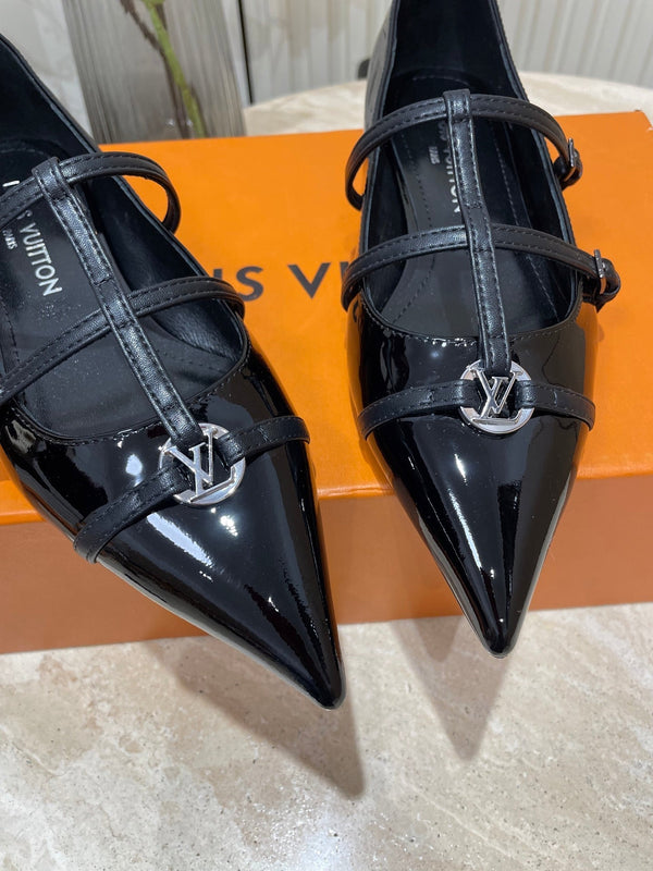 BALLERINA A PUNTA CON TRIPLO CINTURINO IN PELLE DI VITELLO VERNICIATA NERA