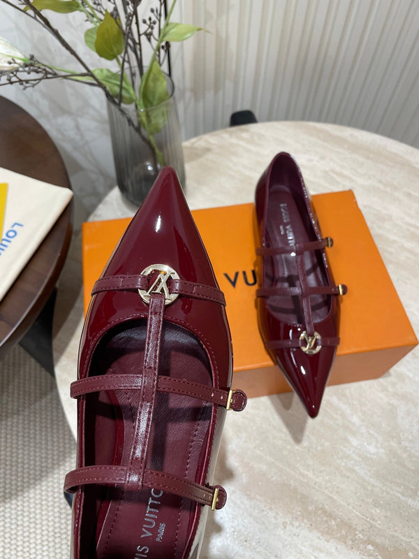 BALLERINA A PUNTA CON TRIPLO CINTURINO IN PELLE DI VITELLO VERNICIATA ROSSO BORDEAUX