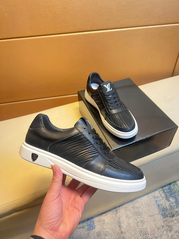 LV SNEAKERS IN BLACK CALFSKIN AND SUEDE