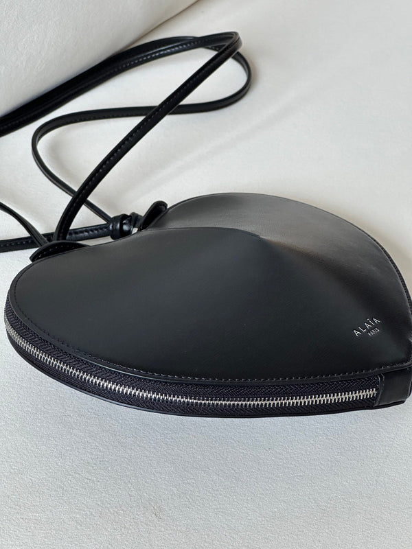 LE COEUR BAG 21 IN BLACK CALFSKIN